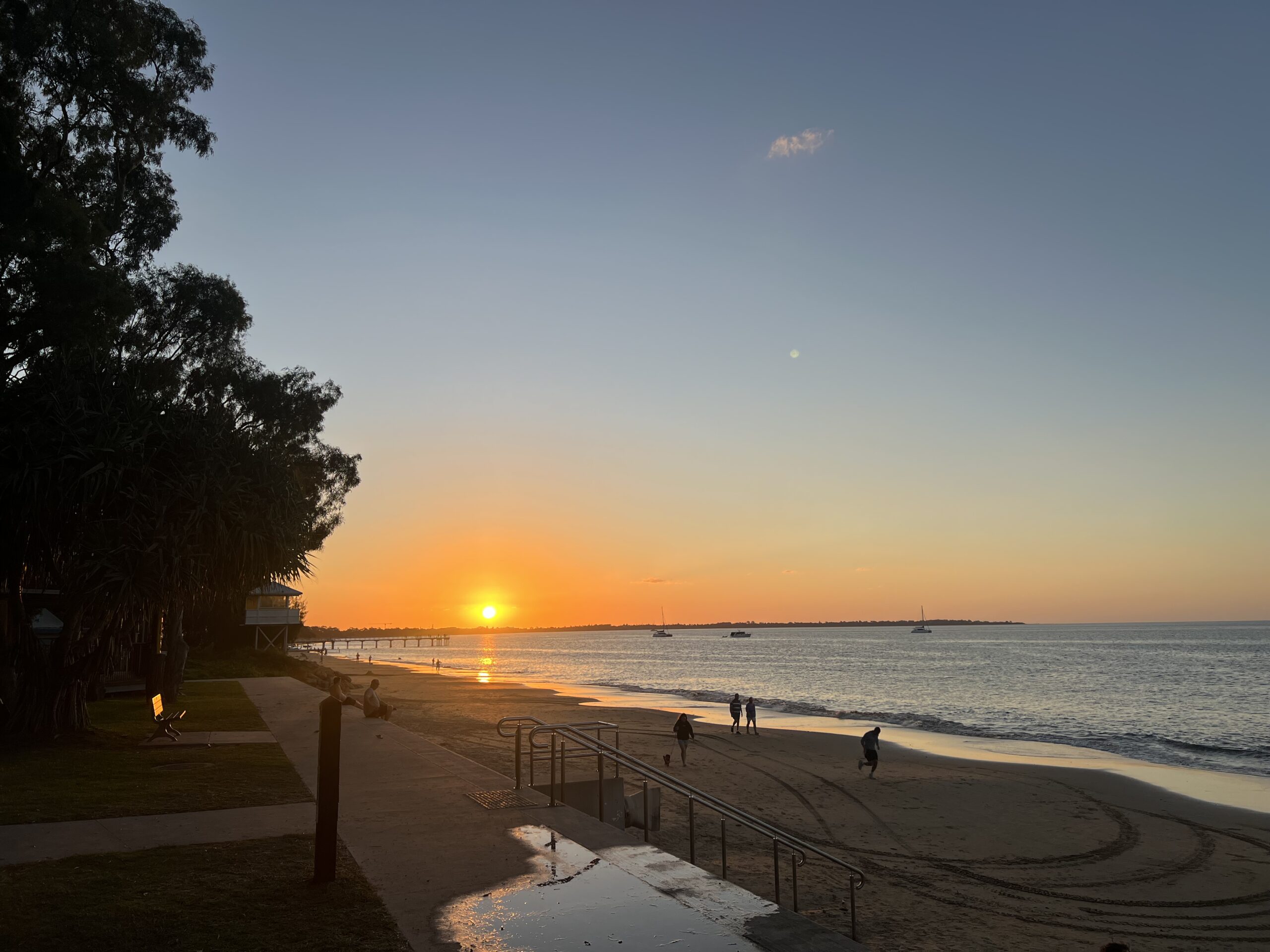 Ruff Ruff Reviews - Ron Beaton Memorial Park and Beach, Hervey Bay - Sunset
