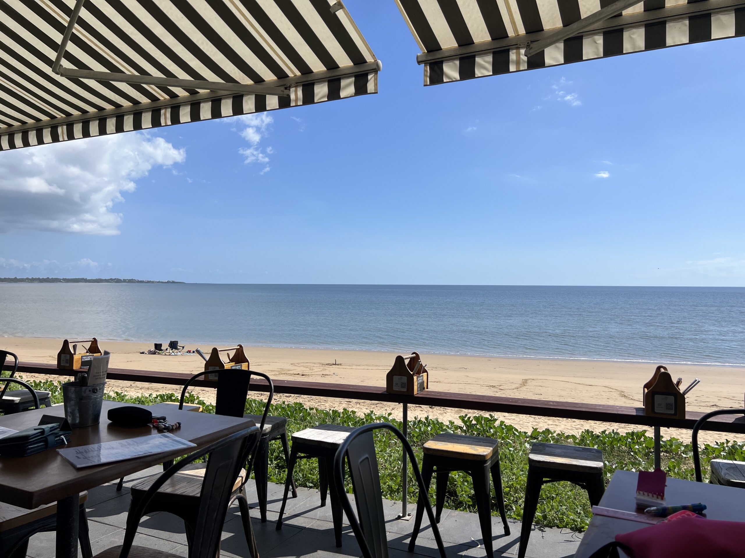 Ruff Ruff Reviews - Enzo's on the Beach, Hervey Bay - Welcome sign - View from cafe