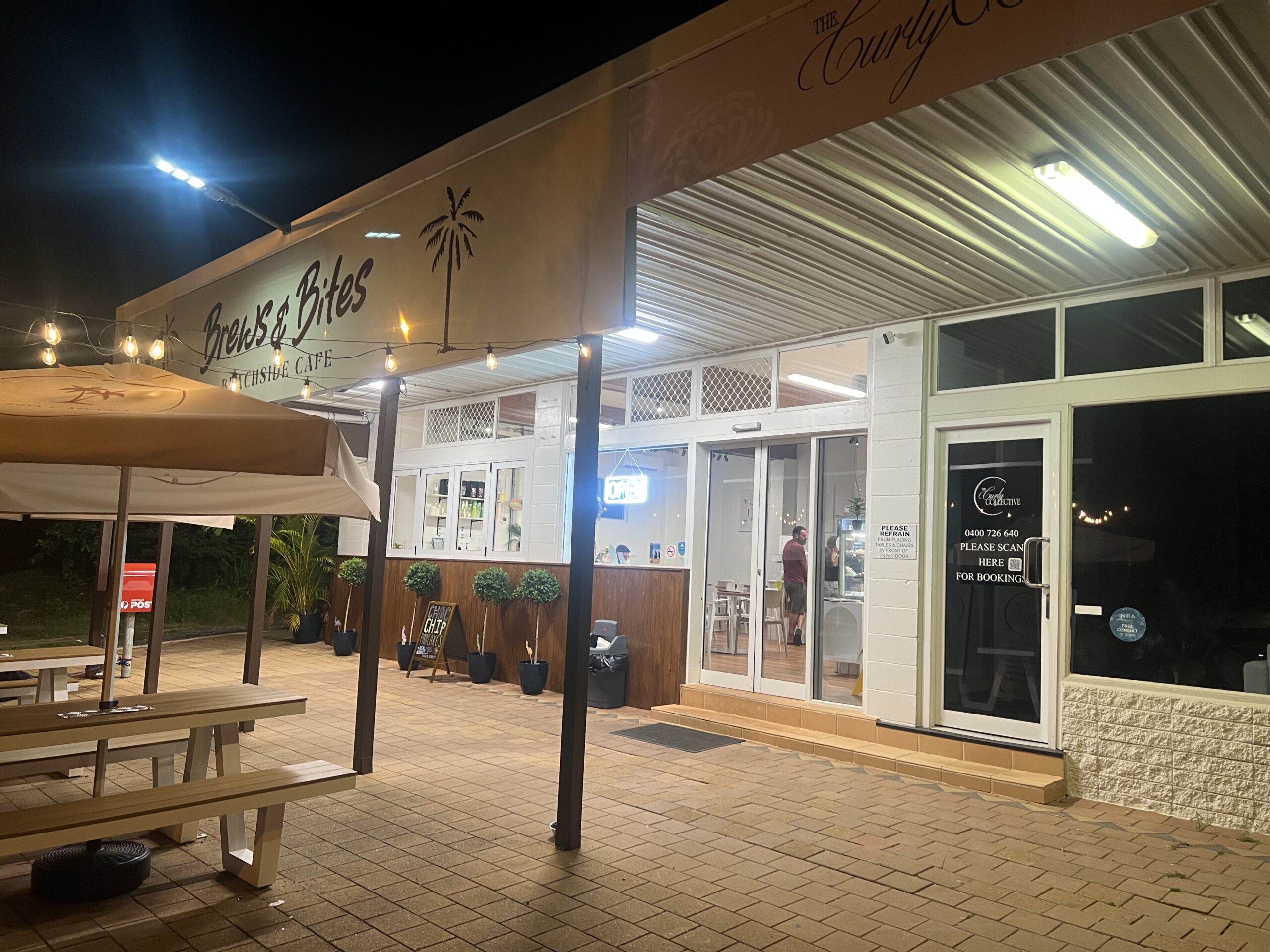 Ruff Ruff Reviews - Brews & Bites Beachside Cafe, Yeppoon - dog-friendly cafe - Outdoor seating area