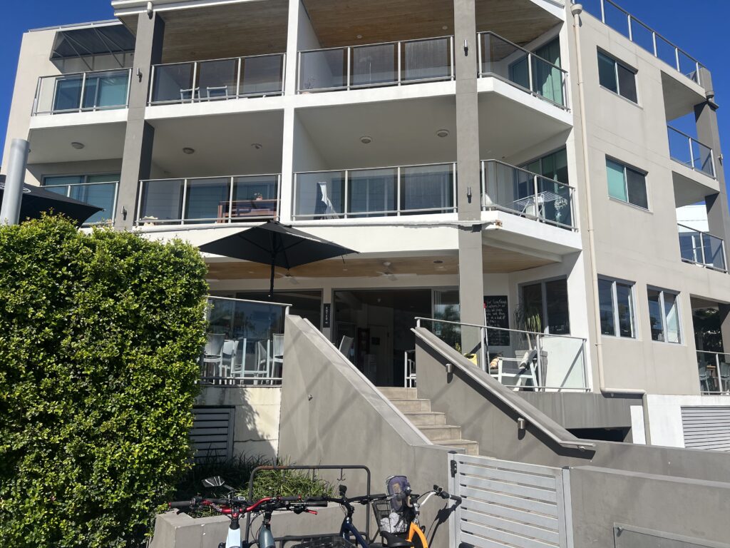 Ruff Ruff Reviews - On on La Balsa Cafe, Buddina, Sunshine Coast - View of Cafe
