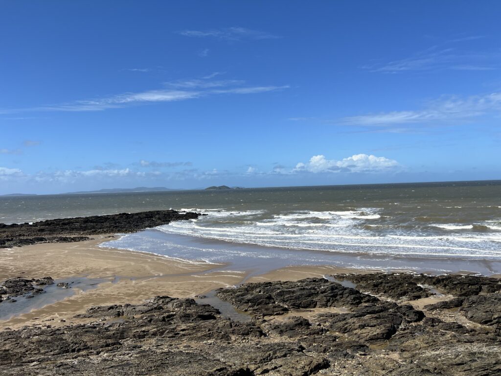 Ruff Ruff Reviews - Singing Ship, Emu Park - Dog-Friendly - beach