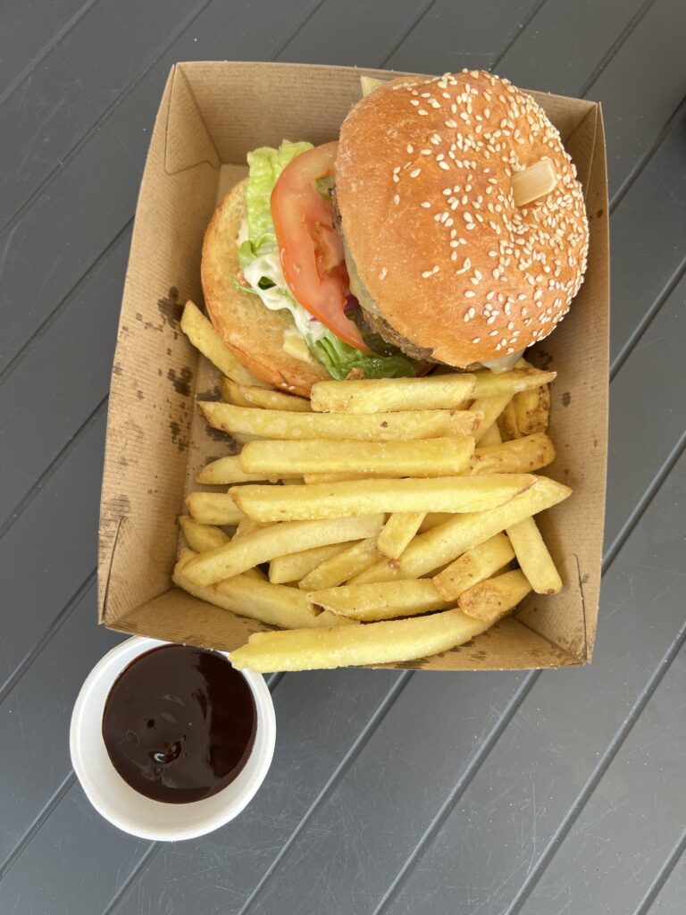 Ruff Ruff Reviews - Hideaway Bar and Bistrom, Great Keppel Island - Burger