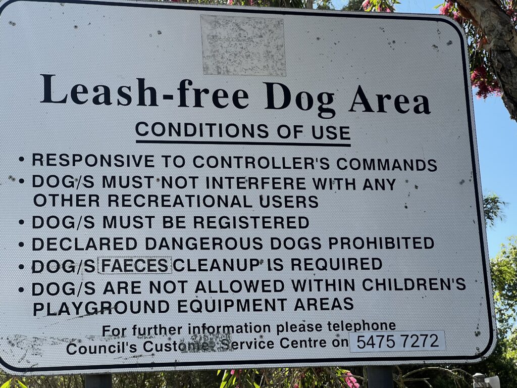 Ruff Ruff Reviews - Cod Hole Park, Maroochydore - Dog-friendly sign