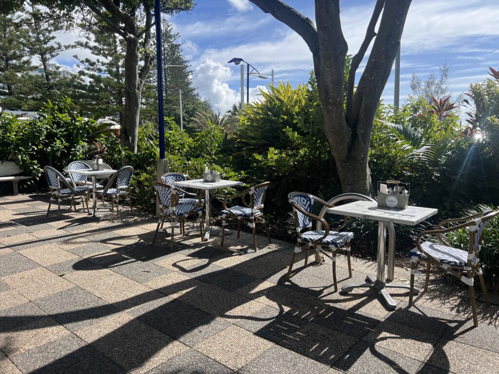 Ruff Ruff Reviews - Melody's Licensed Cafe, Mooloolaba - Outdoor seating