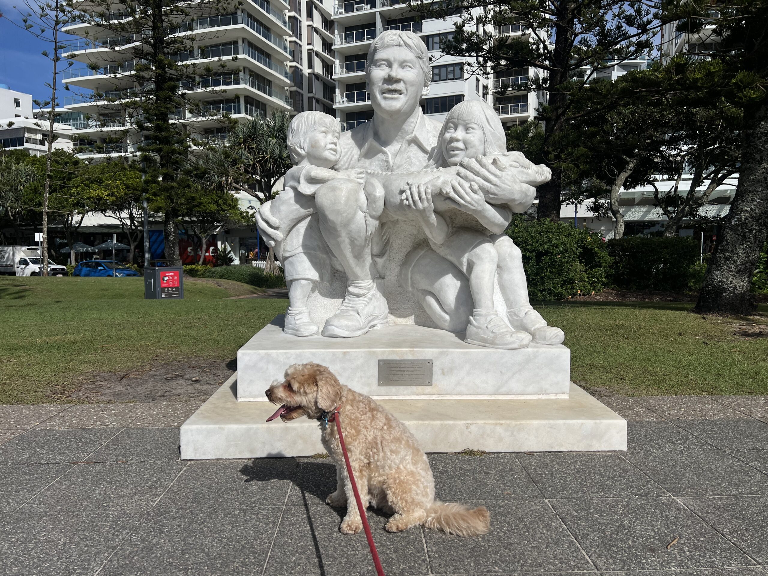 Ruff Ruff Reviews - Mooloolaba Foreshore Coastal Walk, Mooloolaba, Sunshine Coast - Ralph with Steve Irwin Statute
