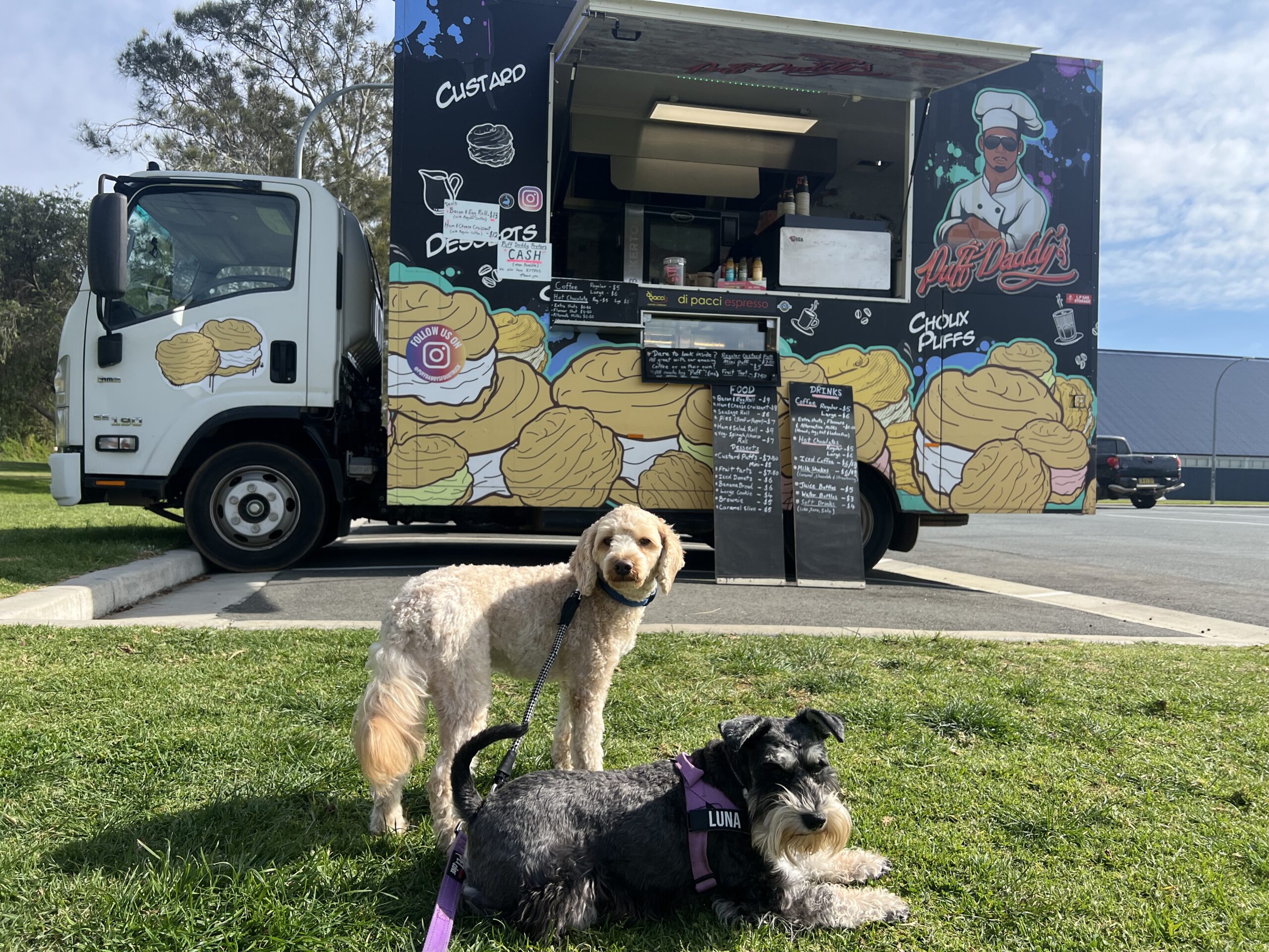 Ruff Ruff Reviews - Puff Daddy's Food Truck, Batemans Bay - Ralph and Luna in front of food truck
