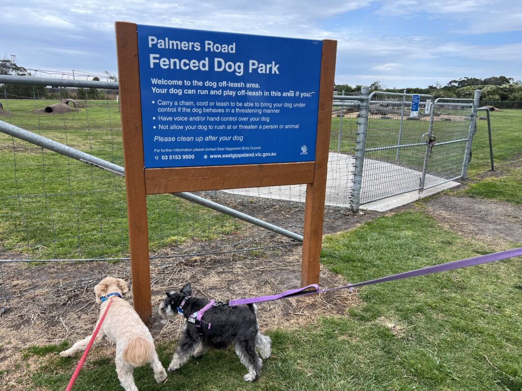 Ruff Ruff Reviews - Palmers Road Fenced Dog Park, Lakes Entrance - Park Sign