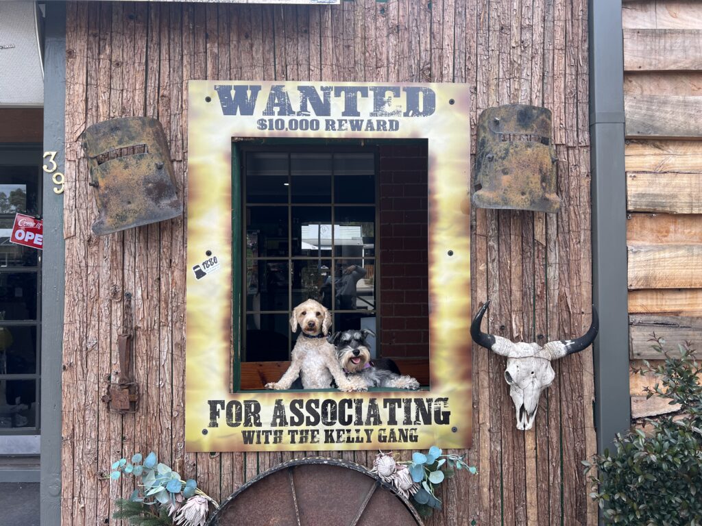 Ruff Ruff Reviews 1880s Cafe & Takeaway, Glenrowan, Victoria - Ralph and Luna Wanted